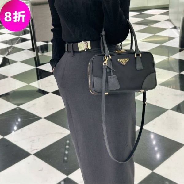 Prada 1BB155 中款 Re-Nylon 及 Saffiano 1978皮革保齡球包 黑色/附可拆卸長肩帶 Prada Re-Edition 1978 手袋, 中號 Re-Nylon 手袋, 可持續時尚, Saffiano 皮革手袋, Prada 經典款, 搪瓷三角標誌手袋, 可拆肩背帶, Prada 奢華包款
