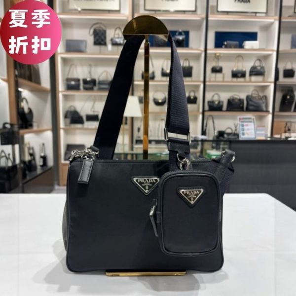 Prada 2VH113 尼龍及Saffiano皮革斜背包  黑色 Prada尼龍斜背包, Saffiano皮革包, Prada百搭包, 經典斜背包, 時尚實用包款