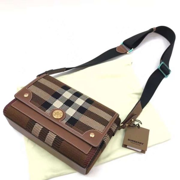 Burberry 80491481 Horseferry 格紋帆布飾邊斜背包    暗樺木棕色 Burberry 80491481 Horseferry  Note 格紋帆布飾邊斜背包