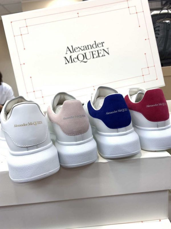 Alexander McQueen Oversized 女款厚底球鞋  粉尾/增高5公分    IT 35.5/36/36.5/37/38/38.5/39/40 