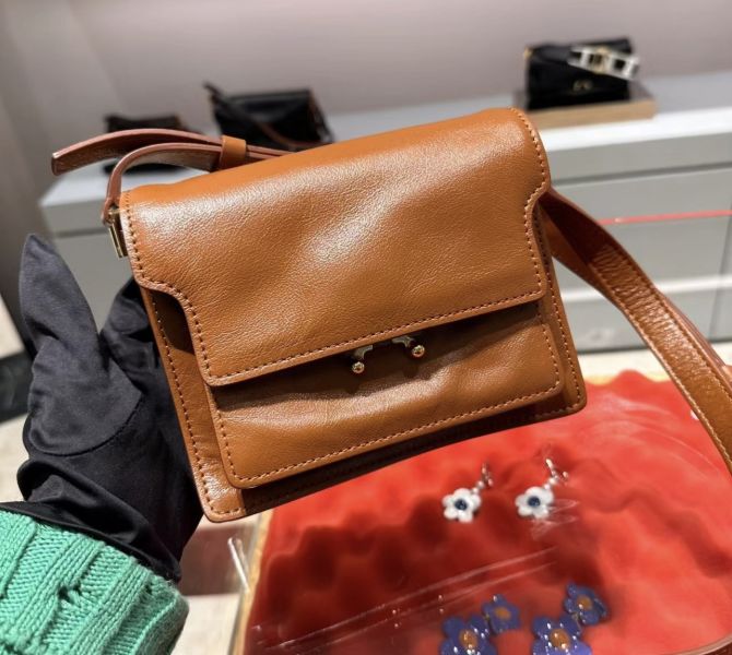 Marni 迷你Trunk Soft 風琴包     棕色. 