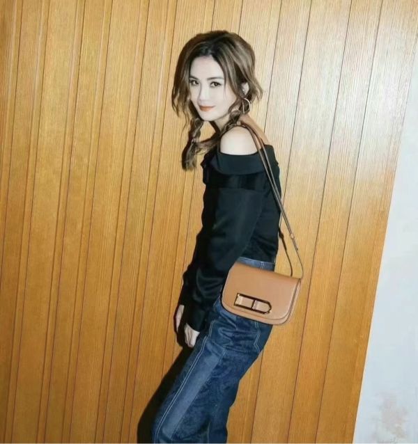 Delvaux 小款 Olen Calf 天鵝絨小牛皮 Lingot 包    焦糖棕 Delvaux 小款 Olen Calf 天鵝絨小牛皮 Lingot 包    焦糖棕