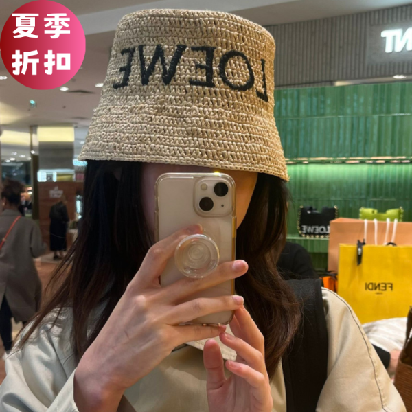 Loewe 酒椰纖維草編漁夫帽  M 頭圍58公分 Loewe, 酒椰纖維, 漁夫帽, 馬達加斯加製造, 時尚帽款, 2025夏日配件, 奢華設計, 高端頭飾, 自然色帽, LOEWE刺繡