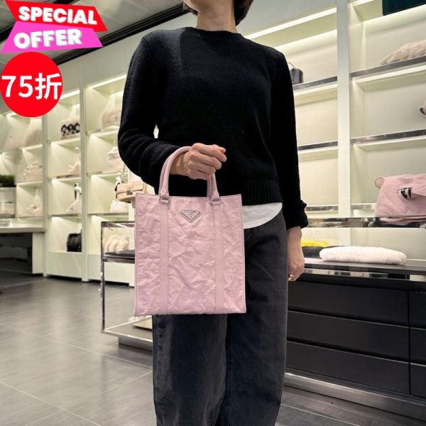Prada 1BG458 Nappa 仿舊皺褶羊皮托特包  粉色 Prada, Antique Nappa托特包, 仿舊羊皮包, 粉色托特包, 購物包, 可拆肩帶包, Prada三角標誌