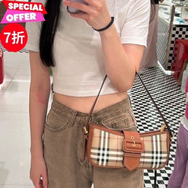 Burberry 80705631 Sling Bag 單肩包    米色/石南棕 Burberry單肩包, 經典格紋包, Burberry Sling Bag推薦, 義大利製時尚包款, 女性日常包款, 英倫風格包推薦, Burberry品牌包袋