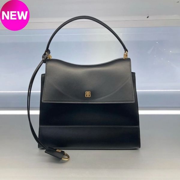 Balenciaga 829293 BB金屬標誌小牛皮中款 Nano包  黑色 Balenciaga Nano Medium 包,Balenciaga小牛皮包款,Nano手提包推薦,夏季新款包包,黑色精品肩背包,義大利製真品包款,Balenciaga 2025新包,多功能手提包,精品平行輸入,100%真品保證