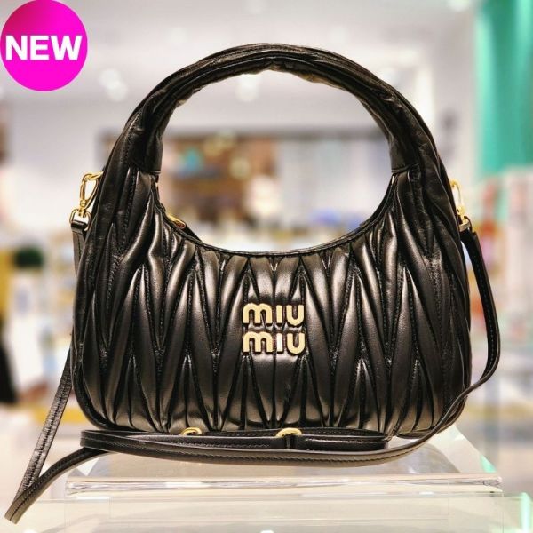 Miu Miu 5BC125 Wander Matelasse 納帕軟皮半月包  黑色 Miu Miu Wander Matelassé包,納帕軟皮半月包,Miu Miu經典包,時尚斜背包,精品女包