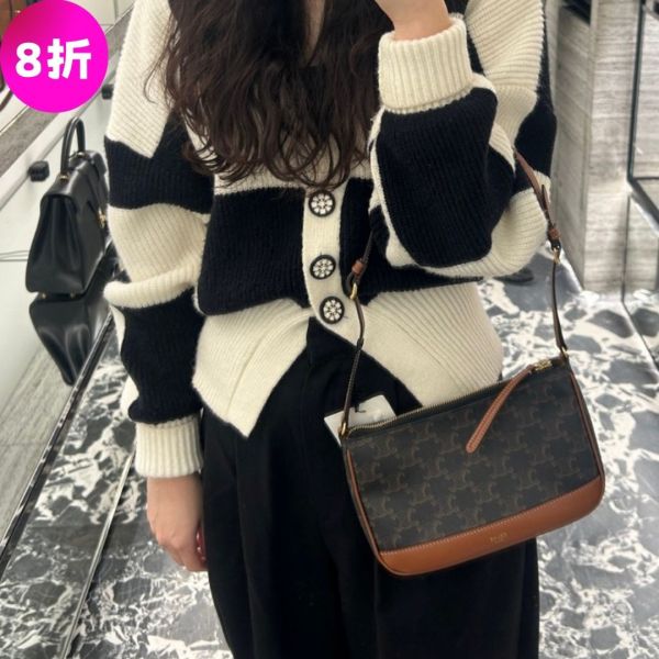 Celine 119412 Triomphe 標誌老花牛皮包  棕褐色 Celine、Triomphe、Celine包包價格、Celine包專櫃、Celine包款評價、Celine包包尺寸、Celine專櫃位置、Celine真品鑑定、印花包、帆布包、牛皮包、精品包款、精品包推薦、小型包款推薦、實用包款推薦、精品包評價、精品包價格、平行輸入、精品平行輸入、100%真品、專櫃真品保證、精品折扣、優惠精品價格、限時優惠、快速配送、台灣精品代購、精品包包哪裡買、精品包專櫃價格