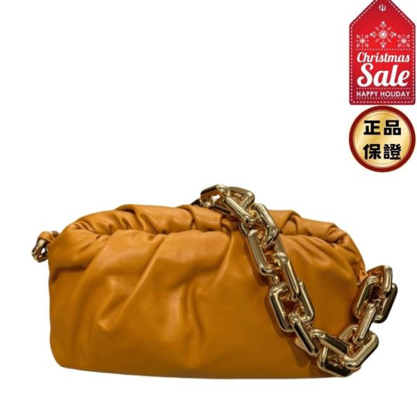 Bottega Veneta 620230 BV Chain 金鍊雲朵包  赭石棕色 Bottega雲朵包金鍊, BV Chain柔軟包, Bottega Veneta肩背包, 小牛皮精品包, 雲朵造型手拿包, 義大利精品推薦, 赭石棕色包款, 精品平行輸入, 100%真品保證, 限時精品優惠