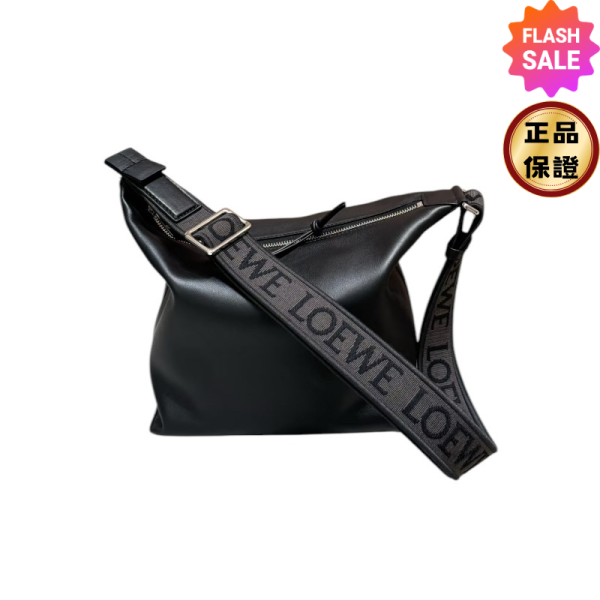 Loewe 小款 Cubi 柔軟光滑小牛皮緹花斜背包  黑色 Loewe Cubi包, 小牛皮斜背包, 緹花背帶包, 名牌大容量包, 柔軟舒適包款, 高端奢華包款, 通勤包推薦。