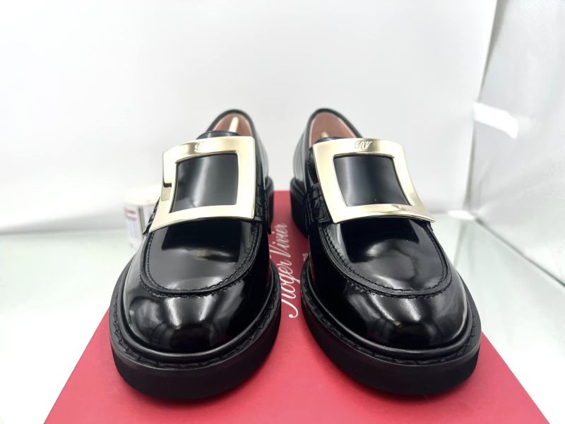 Roger Vivier 女款 Viv Rangers 亮面小牛皮金屬釦樂福鞋  黑色  IT 35/35.5/36/36.5/37/37.5/38/39 