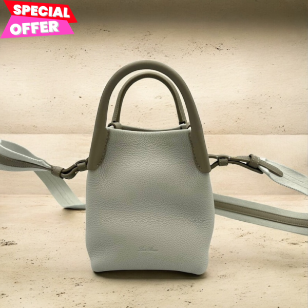 Loro Piana FAO6488 Bale Micro 雙色小牛皮水桶包  深雪色×乾龍蒿色  （Sun Gold 五金） Loro Piana 水桶包, Bale Micro 手袋, 義大利精品手袋, 雙色小牛皮包, Loro Piana 正品推薦, 精品平行輸入, 迷你水桶包推薦, 小牛皮肩背包, Sun Gold 五金配件, 100% 真品
