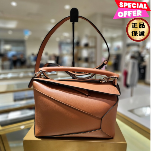 Loewe 小款經典小牛皮 Edge Puzzle包  焦糖色 Loewe, Puzzle 包, 小款, 焦糖色包, 經典小牛皮包, 西班牙製, 精品幾何包, 女性必備精品包, 高端時尚配件, 容量實用包