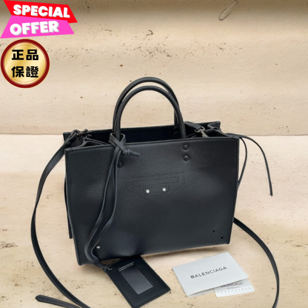 Balenciaga 490027 A6 Blackout Papier Zip Around 小牛包  黑色 Balenciaga, 490027 A6, Blackout Papier, Zip Around包, 義大利製造,  Bella Hadid, 紋理皮革, 擴展設計, 旅行風格