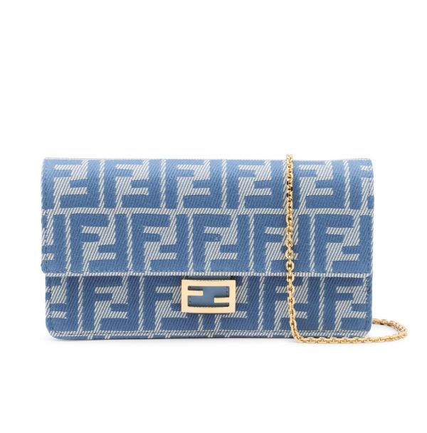 Fendi 兩用FF Baguette WOC 貝貴迷你包  藍色/附皮革肩帶及金屬長鍊帶 Fendi、Baguette、8M0498、Fendi 8M0498、牛仔布效果、FF提花、藍色包包、鏈帶皮夾、義大利製奢侈品包包、小型手提包、FF鉤扣包、精品包推薦、精品包評價、精品包價格、平行輸入、100%真品、專櫃真品保證、限時優惠、精品包包哪裡買