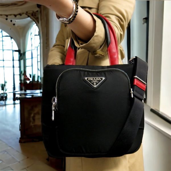 Prada 1BG270 Cargo 倒三角標厚尼龍小款水桶包 Bottega Veneta