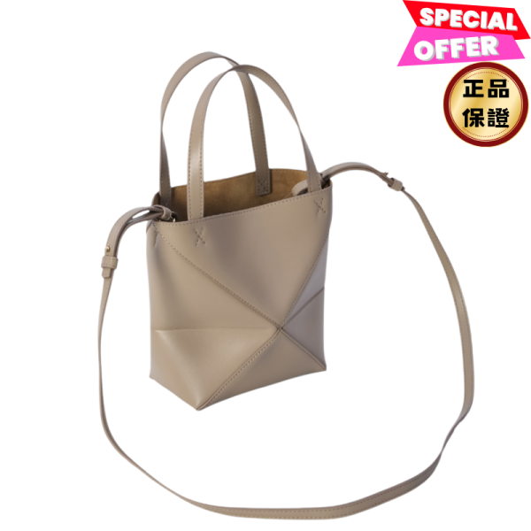 Loewe 迷你亮面小牛皮 Puzzle Fold 折疊托特包 沙色 Loewe迷你Puzzle包, Puzzle Fold折疊托特包, 黑色亮面小牛皮, 高端輕便包款, 西班牙製精品包, Anagram金箔壓紋包, 旅行實用肩背包, 幾何設計時尚包