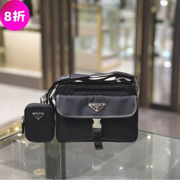 Prada 2VH133 Re-Nylon 及 Saffiano 皮革包    附萬用包﻿ Prada 2VH133、Re-Nylon 皮革包、Saffiano 皮革翻蓋包
、Prada 環保包、可持續發展包款、奢華尼龍皮革包
、Prada 2VH133 Re-Nylon 包推薦、現代與傳統設計結合包、環保奢華翻蓋包