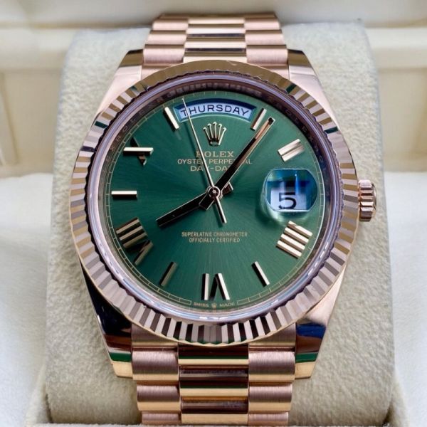 Rolex Day-Date 40 228235 玫瑰金橄欖綠羅馬錶盤 40毫米 Rolex、Day-Date、228235、Rolex 228235、玫瑰金手錶、橄欖綠錶盤、羅馬數字錶盤、40毫米、二手名錶、收藏級手錶、勞力士總統錶、二手精品手錶、精品錶推薦、精品錶評價、精品錶價格、名錶收購、100%正品、專業鑑定、限時優惠、二手名錶哪裡買