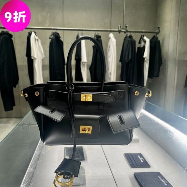 Balenciaga 835732 Bel Air Mini Carry All 光滑小牛皮手提包    黑色金釦 Balenciaga、Bel Air Mini、Balenciaga 手提包、Mini Carry All、Balenciaga 真品、精品代購推薦、小牛皮包、義大利製精品、限量包款、2025 新品