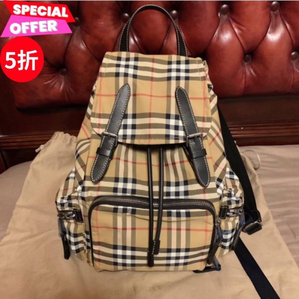 Burberry 80067241 The Rucksack 格紋皮革中型後背包 Burberry、The rucksack、Burberry後背包價格、Burberry格紋專櫃、Burberry包款評價、Burberry後背包尺寸、Burberry專櫃位置、Burberry真品鑑定、格紋包、後背包、軍旅包、精品包款、精品後背包推薦、實用包款推薦、商務後背包推薦、精品後背包評價、後背包價格、平行輸入、精品平行輸入、100%真品、專櫃真品保證、精品折扣、優惠精品價格、限時優惠、快