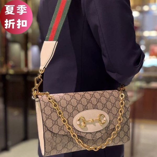 Gucci 677286 馬銜釦雙肩帶1955信封包  -經典白色設計 融合實用與奢華 Gucci, 1955信封包, 馬銜釦包, GG Supreme帆布, 雙肩帶設計, 環保材料, 義大利製造, 奢侈品包包