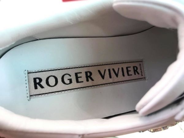 Roger Vivier Viv Skate Strass 水晶方釦軟皮運動鞋    IT 35/35.5/36/36.5/37/37.5/38/38.5/39 Roger Vivier Viv Skate Strass 運動鞋, 水晶搭扣運動鞋, 軟皮革運動鞋, 高端運動鞋, Roger Vivier 奢華運動鞋, 義大利製運動鞋, 台灣VOGUE運動鞋推薦
SEO產品說明：