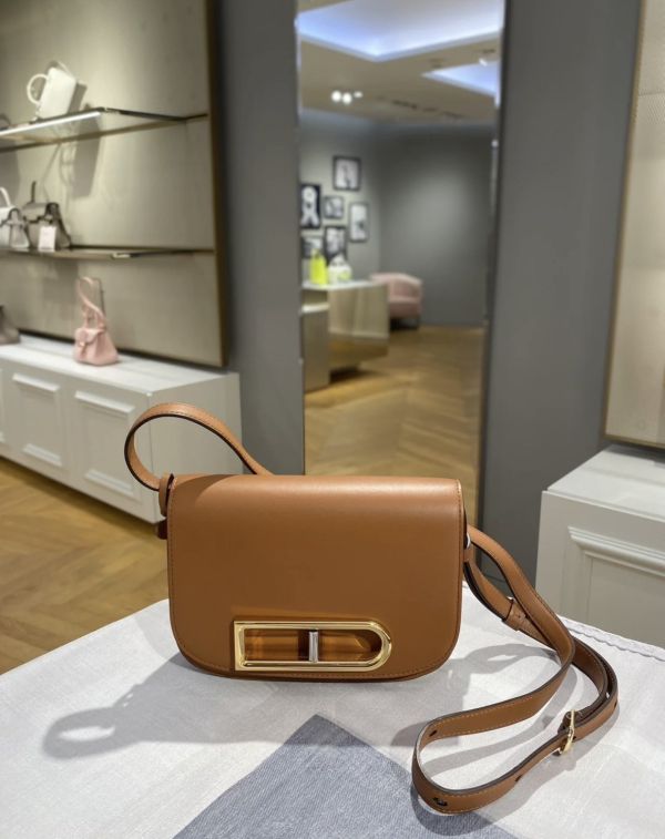 Delvaux 小款 Olen Calf 天鵝絨小牛皮 Lingot 包    焦糖棕 Delvaux 小款 Olen Calf 天鵝絨小牛皮 Lingot 包    焦糖棕
