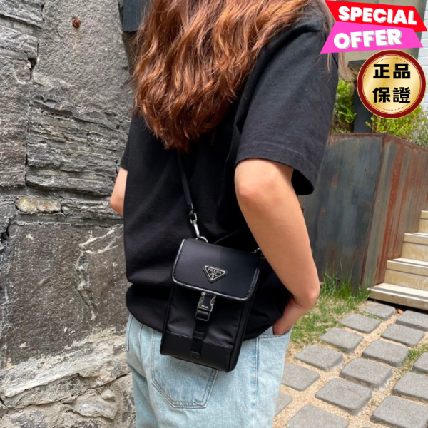 Prada 2ZH109 再生尼龍及Saffiano皮革肩背掛繩手機套/手機包  黑色 Prada手機包, 再生尼龍手機套, Saffiano皮革手機包, 黑色掛繩手機包, Prada環保設計, 搪瓷三角標手機包, Prada再生材質