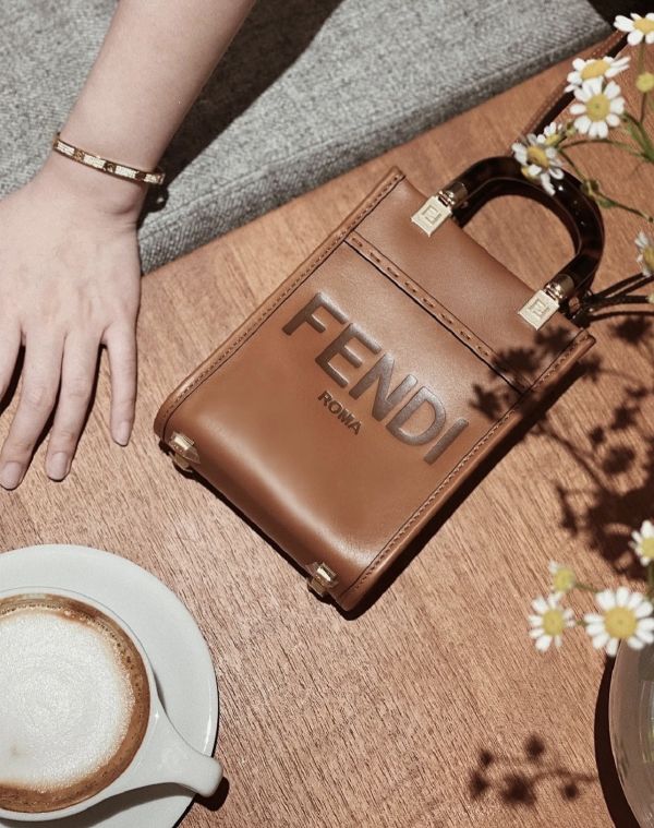 Fendi 8BS051 FF Logo 小牛皮 迷你直式 Sunshine 包 焦糖棕色 Fendi 8BS051 FF Logo 小牛皮 迷你直式 Sunshine 包 焦糖棕色