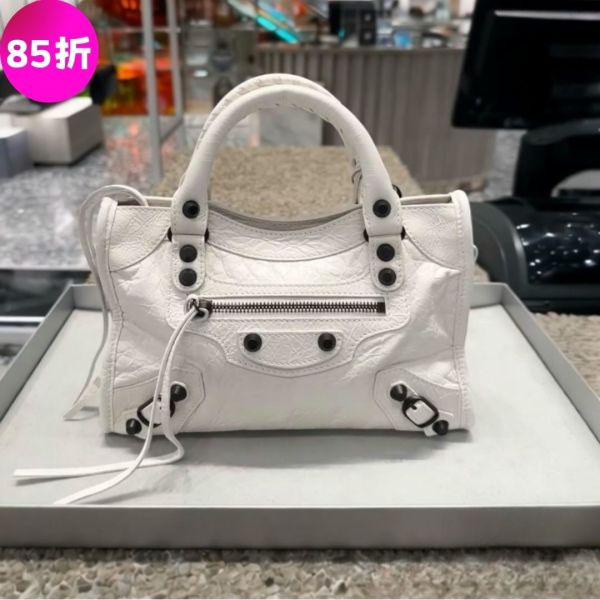 Balenciaga 806395 Le City Mini 小羊皮迷你機車包  純白色 Balenciaga、Le City、機車包、小羊皮包、迷你包、精品包包、平行輸入、精品平行輸入、100%真品、專櫃真品保證、精品折扣、優惠精品價格、限時優惠、快速配送、台灣精品代購