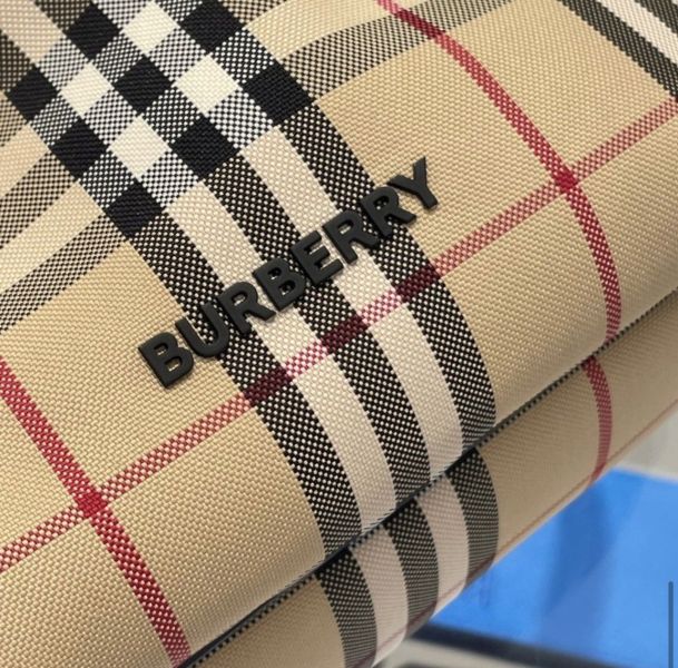 Burberry 80697601 中性款徽標格紋尼龍 Paddy 包  典藏米色 