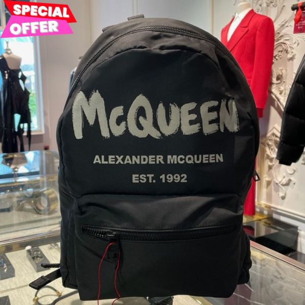 Alexander McQueen 麥昆塗鴉 Metropolitan大型背包  黑色 Alexander McQueen,Graffiti Metropolitan背包,塗鴉背包,大型背包,黑色背包,義大利製造,精品平行輸入,100%真品,專櫃真品保證,台灣精品代購