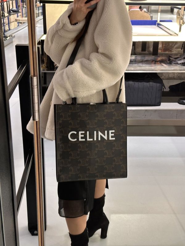 Celine 194432 印花 Triomphe 帆布中型直式 Cabas 包  黝黑色/配有肩揹帶 Celine 194432 印花 Triomphe 帆布中型直式 Cabas 包  黝黑色/配有肩揹帶