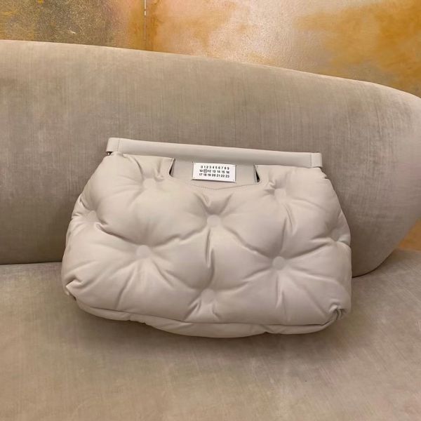 Maison Margiela 小羊皮中款 Glam Slam 雲朵包  象牙白色 Bottega Veneta