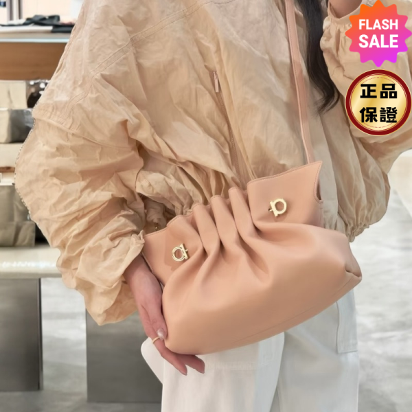 Ferragamo 219959 小款納帕皮Soft 包  粉色 Ferragamo單肩包,Ferragamo Soft-bag,Ferragamo Gancio包,粉色納帕皮包,義大利精品女包,Ferragamo母親節推薦,精品平行輸入,100%真品,小號肩背包推薦,限時精品優惠