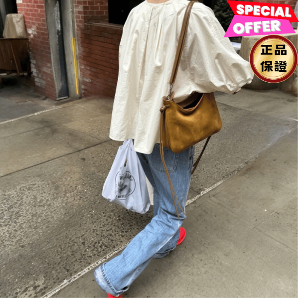 Phoebe Philo 麂皮小款 GIG Bag Trio 鯰魚包    太妃糖棕色 Phoebe Philo, Small Gig Bag, Toffee Suede, 義大利製造, 小牛皮, 銀色硬件, 實用設計, 時尚單品, 跨季風格, 可調肩帶