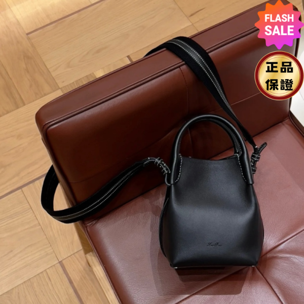 Loro Piana 錘紋小牛皮 Micro  Bale 水桶包  黑色 Loro Piana, Micro Bale Bag, Grained Calfskin, 義大利製造, 小牛皮, 麂皮內裡, 實用設計, 時尚單品, 百搭風格, 可調肩帶