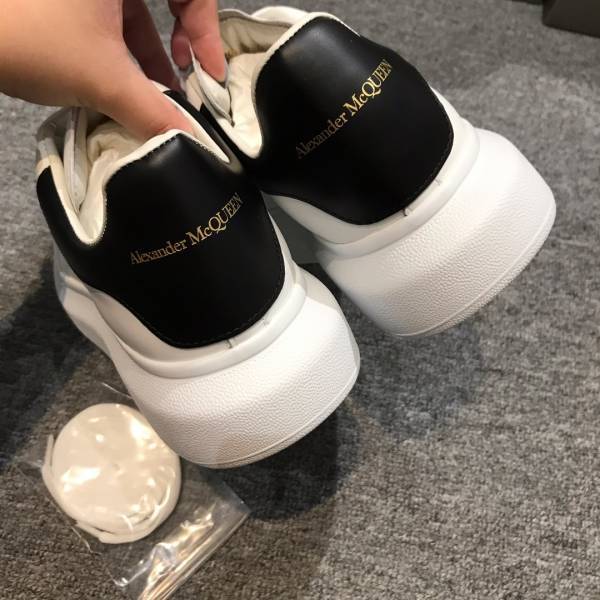 Alexander McQueen Oversized 男款厚底球鞋  黑色皮革尾/白色     IT 40 YSL COLLEGE學院包