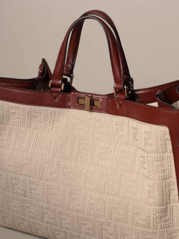 Fendi 8BH374 Peekaboo 立體緹花 FF X-Tote 包  灰色/棕色 Fendi、Peekaboo、托特包、緹花包、FF圖案、精品包款、平行輸入、精品平行輸入、100%真品、專櫃真品保證、精品折扣、優惠精品價格、限時優惠、快速配送、台灣精品代購