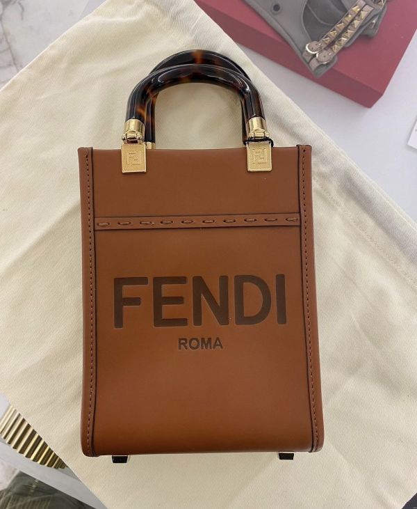 Fendi 8BS051 FF Logo 小牛皮 迷你直式 Sunshine 包 焦糖棕色 Fendi 8BS051 FF Logo 小牛皮 迷你直式 Sunshine 包 焦糖棕色