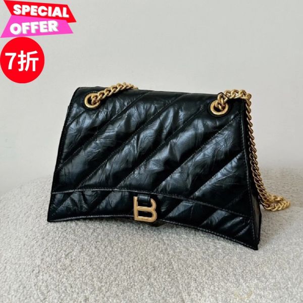Balenciaga 785602 中款 黑色壓紋小牛皮 Crush包 Balenciaga, Balenciaga 785602210J11000, Balenciaga Crush, Balenciaga 壓紋包, Balenciaga 斜背包, Balenciaga 黑色包款, Crush 絎縫包, B Logo 包款, 精品鏈帶包, Balenciaga 包包價格, Balenciaga Crush 評價, iPad 11 可放包款, 精品包款推薦, 精品包價