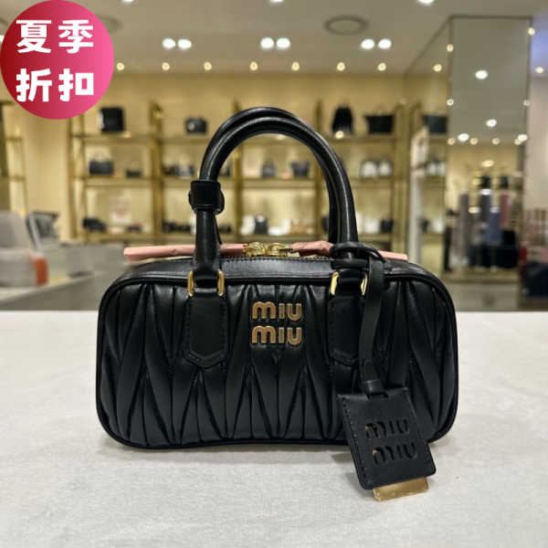 Miu Miu 5BP088 迷你皺褶小羊皮 Arcadie 包  黑色 Miu Miu、Arcadie、Miu Miu 迷你包、皮革迷你袋、義大利精品包、Miu Miu 肩背包、品牌小包、精品平行輸入、100%真品、輕便時尚、限時優惠、台灣精品代購