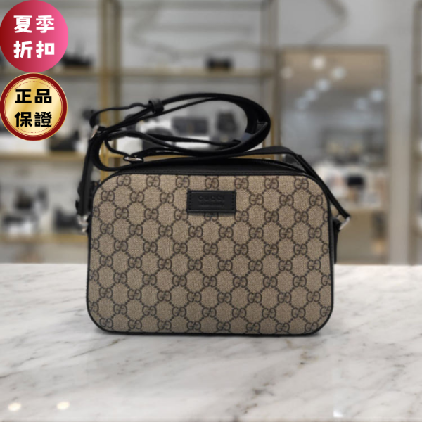 Gucci 779880 GG Supreme 經典印花斜背相機包  駝/黑邊 Gucci, GG Supreme, 經典印花, 斜背相機包, 義大利製造, 2025時尚, Kendall Jenner, 輕巧設計, 可調背帶, 復古風格