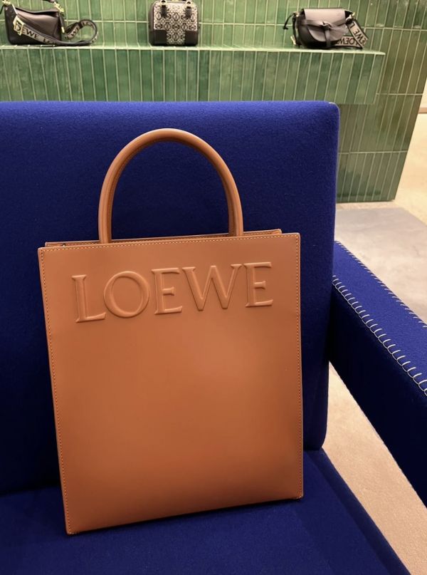 Loewe Standard A4 光滑小牛皮托特包  附可斜背長肩帶  古銅色 可放電腦 Loewe Standard A4 光滑小牛皮托特包