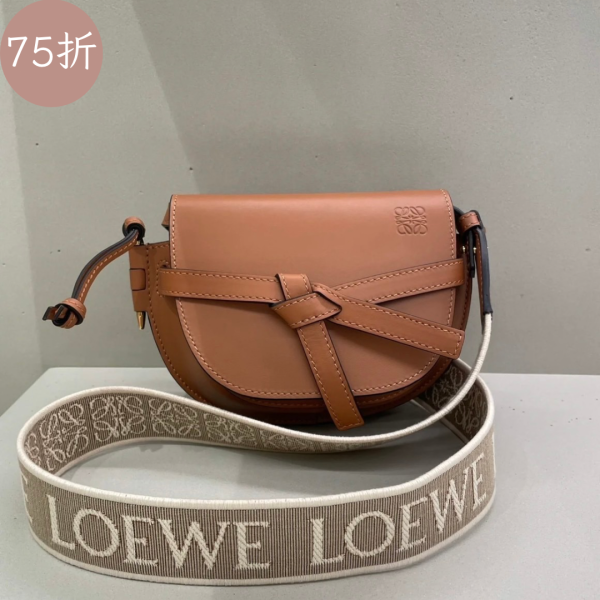 Loewe 柔軟小牛皮緹花肩帶迷你 Gate 包  焦糖色 Loewe 柔軟小牛皮緹花肩帶迷你 Gate 包  焦糖色