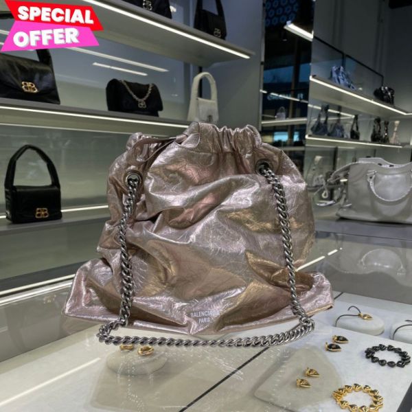 Balenciaga 742941 Crush 中款羊皮束口購物包   冰霜淺金色/銀鍊 Balenciaga, Crush 中款, Balenciaga 購物包, 抽繩束口包, 銀鍊包, 精品平行輸入, 100% 真品, 專櫃真品保證, 精品折扣, 優惠精品價格, 限時優惠, 快速配送, 台灣精品代購