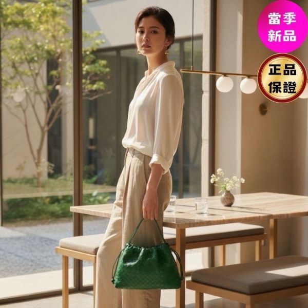 Bottega Veneta 796728 編織小牛皮抽繩福袋包  叢林綠 Bottega Veneta、抽繩福袋包、編織包、小牛皮包、可變換背帶、平行輸入、精品平行輸入、100%真品、專櫃真品保證、精品折扣、優惠精品價格、限時優惠、快速配送、台灣精品代購