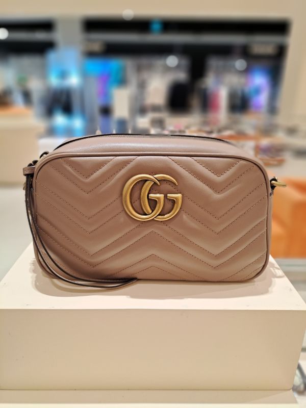 Gucci GG Marmont 447632 小款立體浮雕相機包     乾燥玫瑰粉色 Gucci GG Marmont相機包,小款斜背包,Gucci雙G配件包,絎縫皮革包