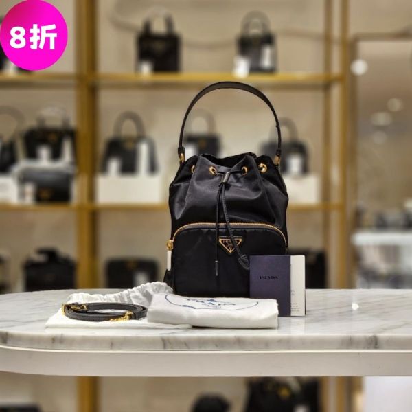 Prada 1BH038 Duet 尼龍提把水桶包     黑色 Prada, Prada Duet, 尼龍水桶包, Prada 肩背包, Prada 尼龍包, 精品平行輸入, 100% 真品, 專櫃真品保證, 精品折扣, 優惠精品價格, 限時優惠, 快速配送, 台灣精品代購